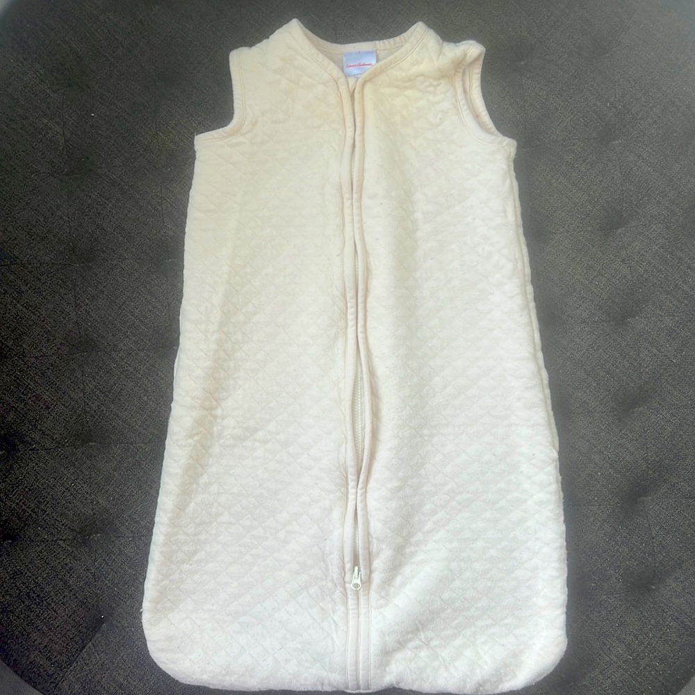 Hanna Andersson sleep sack size S (3-6m)
Very good condition 
Sells for $60
